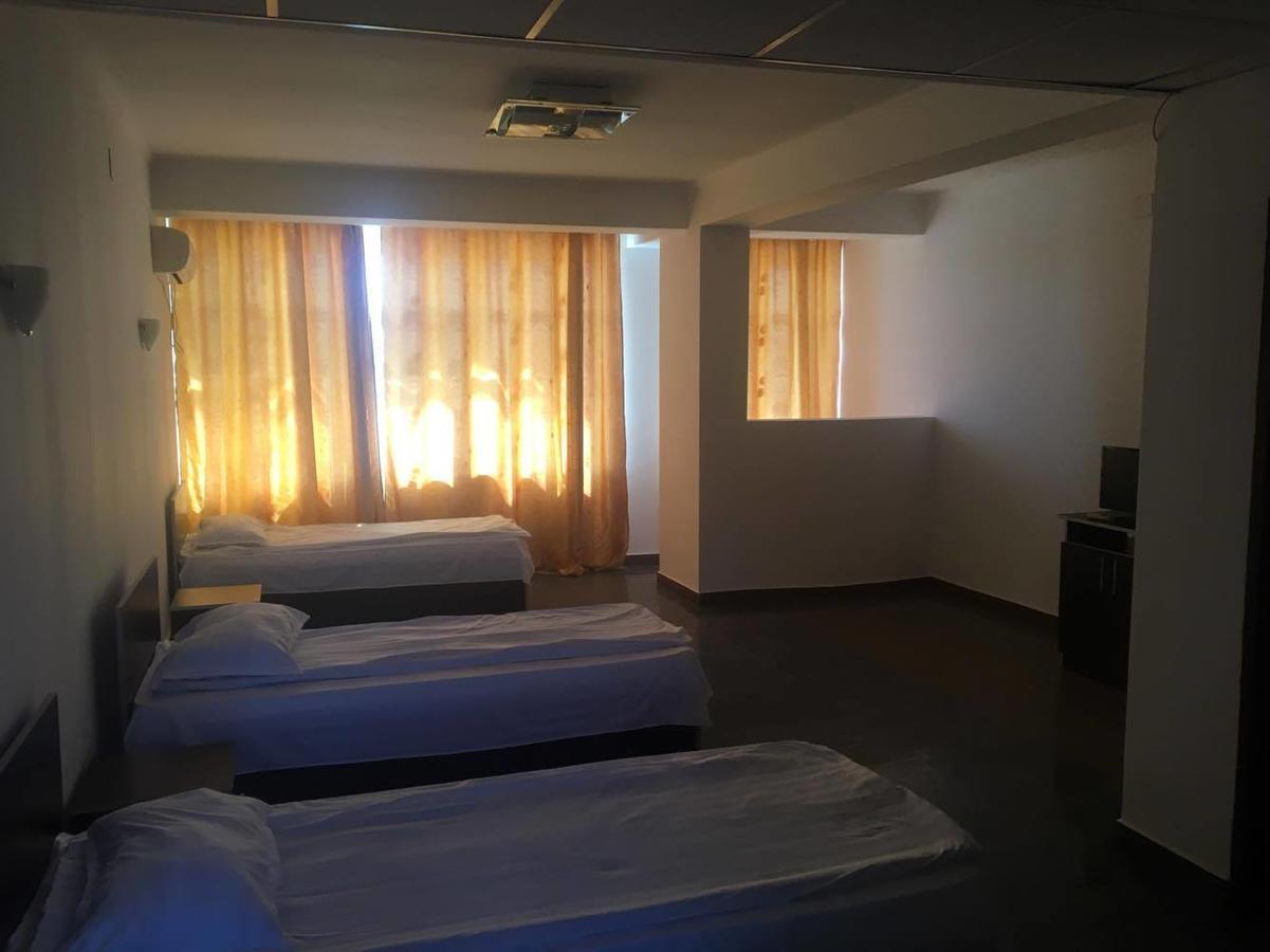 Hotel Dinastia 皮特什蒂 外观 照片